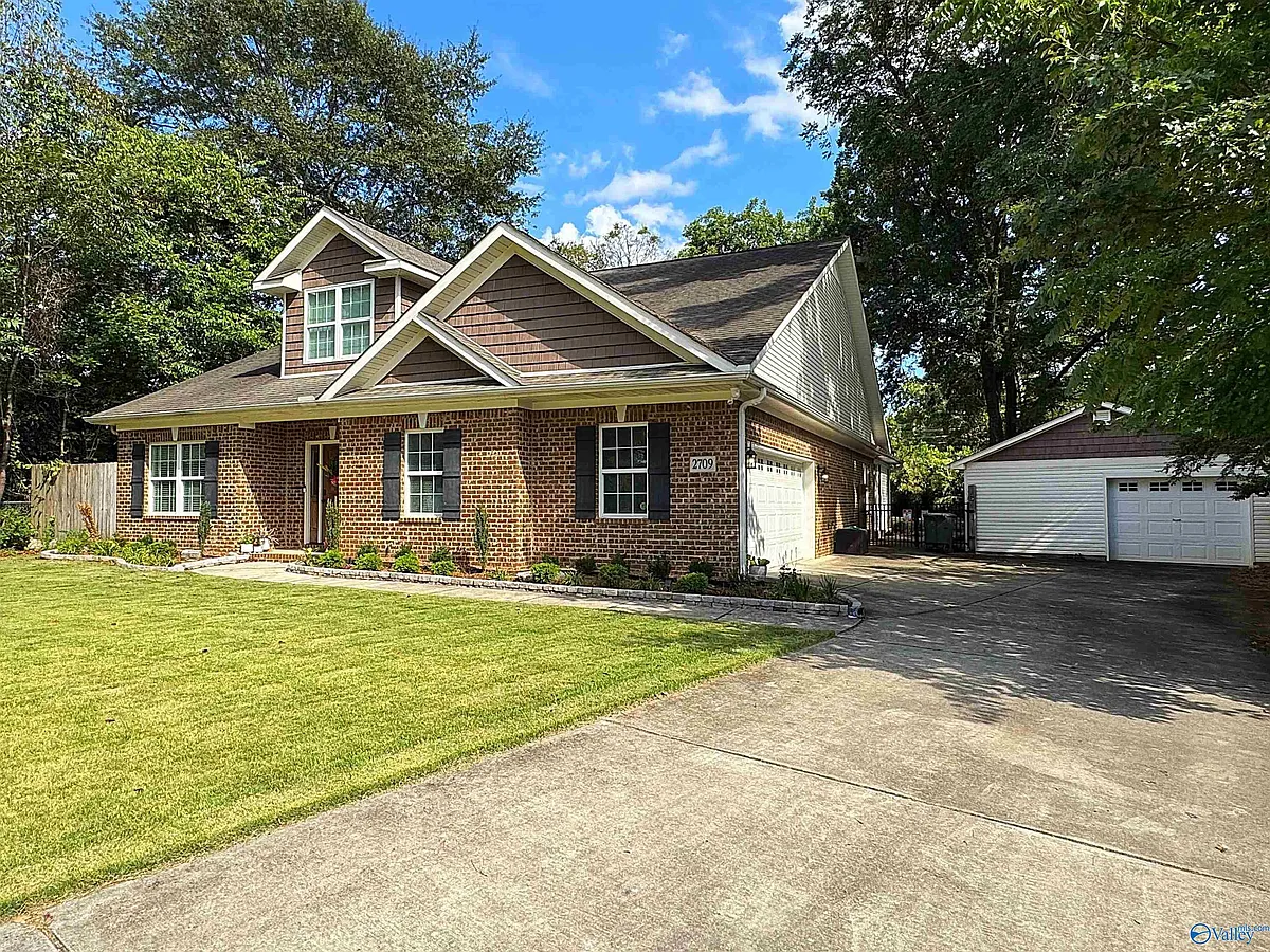 Building Photo - 2709 Thornton Cir SW