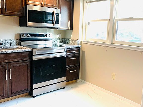 4th image of 4728 Redfern Ct #L2
