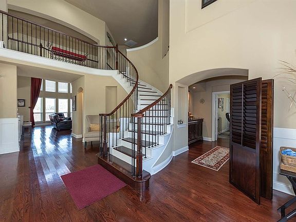 3rd image of 6911 Sea Harbor Dr