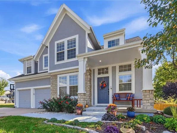 2325 W Piatt Ln, Olathe, KS 66061