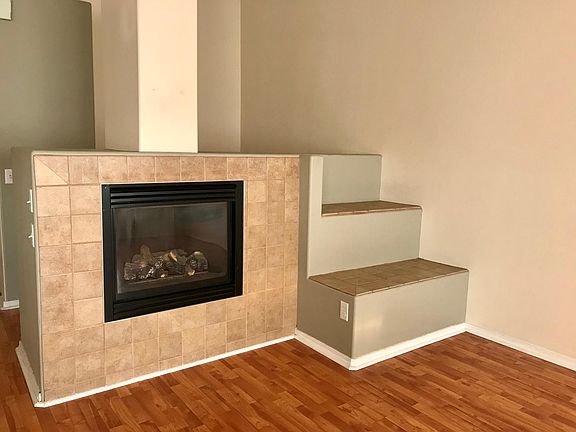 Gas fireplace