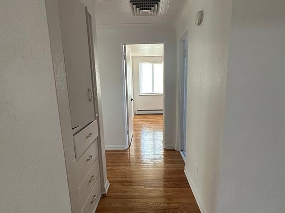 3rd image of 1365 W Gill Pl