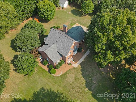 5th image of 104 Woodvale Cir