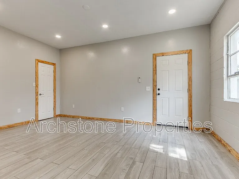 2006 NW 26th St #1/2-B — Photo 15
