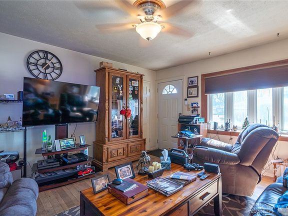 3rd image of 5833 Willaston Dr