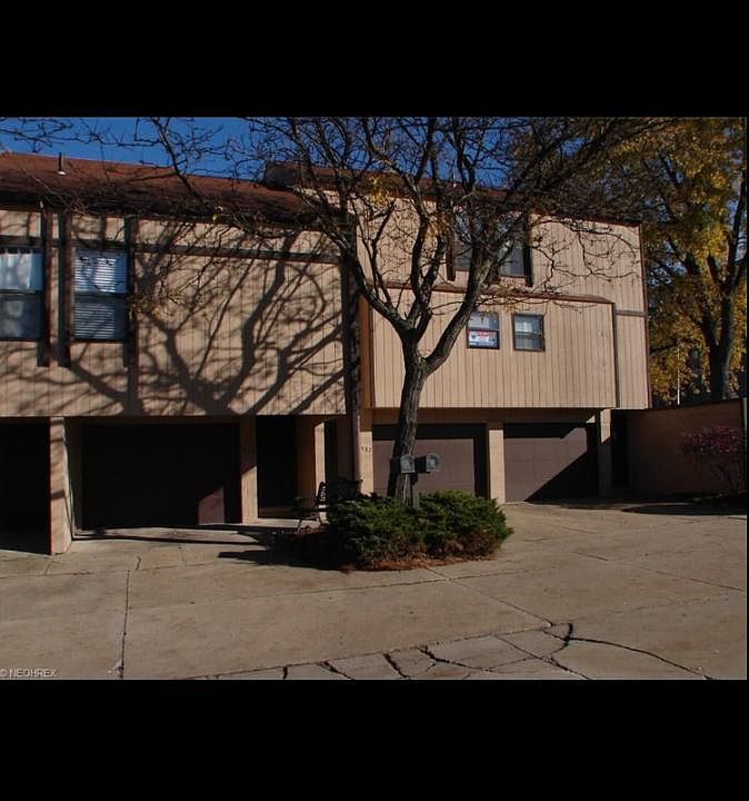 1st image of 537 Center Ave