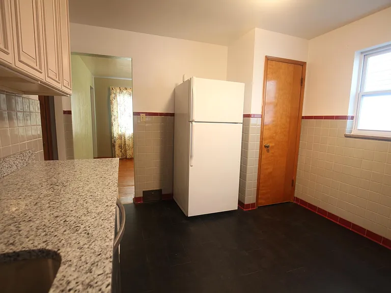 2467 Woodward Ave — Photo 3
