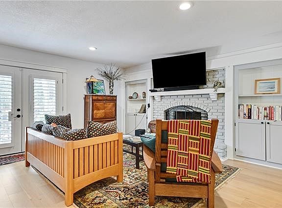 5th image of 9946 Catalina St