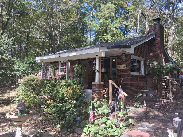 111 Owassa Dr, Pocono Lake, PA 18347