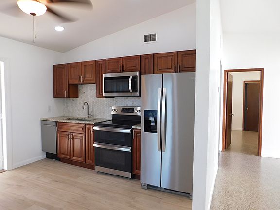 3rd image of 1811 Highland Ave