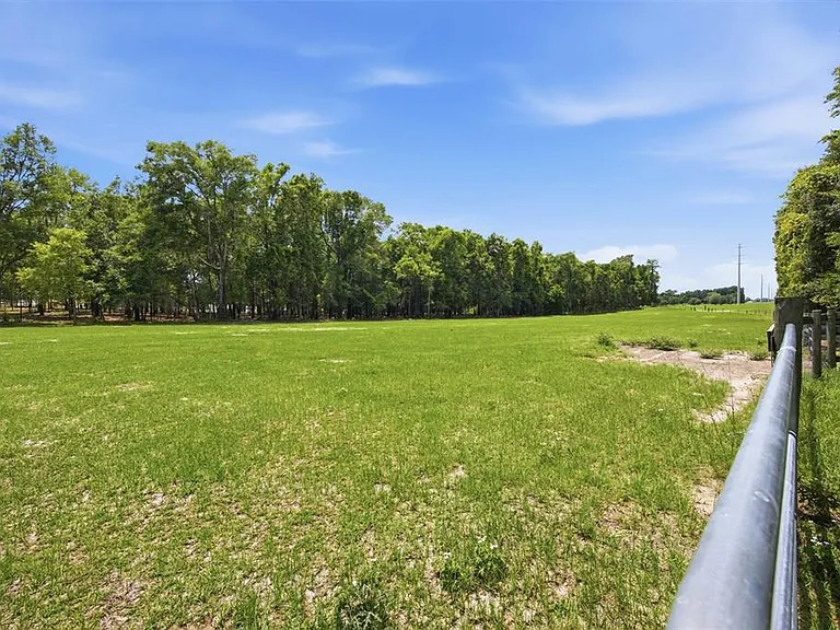 7050 NE State Road 121 — Photo 40