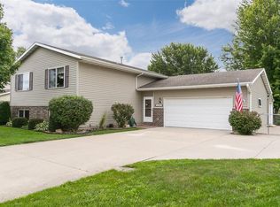130 Laurie Dr, Alburnett, IA