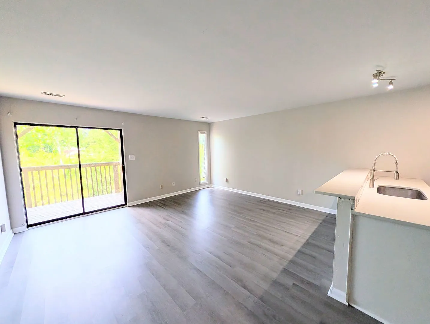 3065 Huntleigh Drive — Photo 3