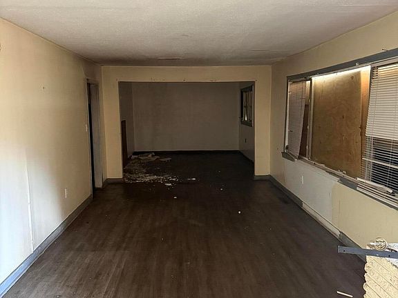 2nd image of 321 W Leavell Woods Dr