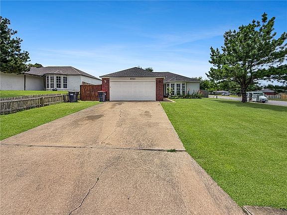 2nd image of 2023 Garnet Rd