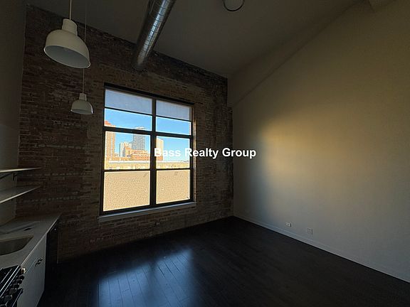 5th image of 5021 N Kenmore Ave #302