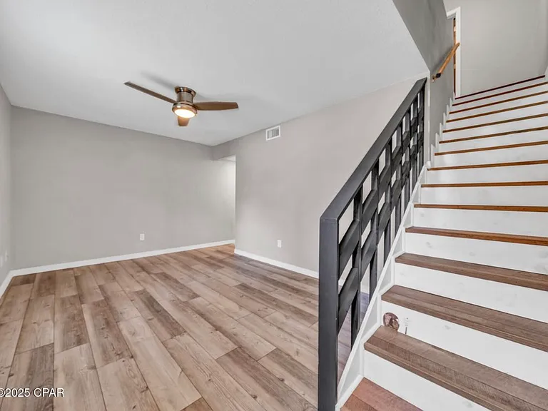 121 Hampton Dr — Photo 7