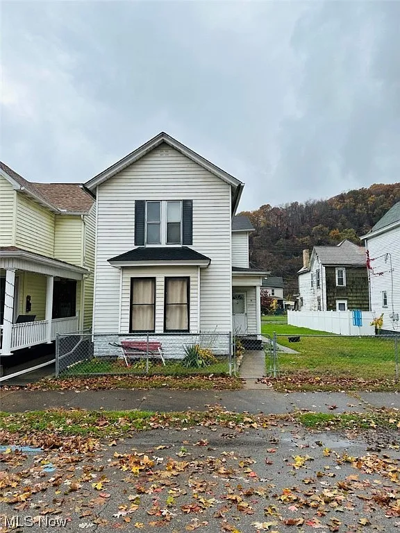 711 Broadway Ave photo 1