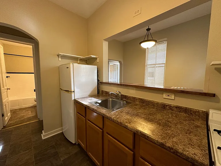 1 & 2 Bedrooms-Brady St - Heat & Electricity Included — Photo 16