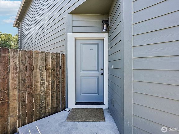 4th image of 330 S Keller Court