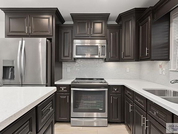 4th image of 2814 Sabal Palm Dr