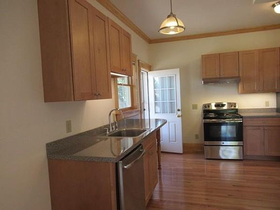 5th image of 16 Rocky Neck Ave #C