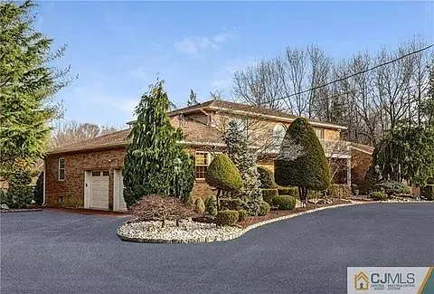 555 Spotswood Englishtown Rd — Photo 7