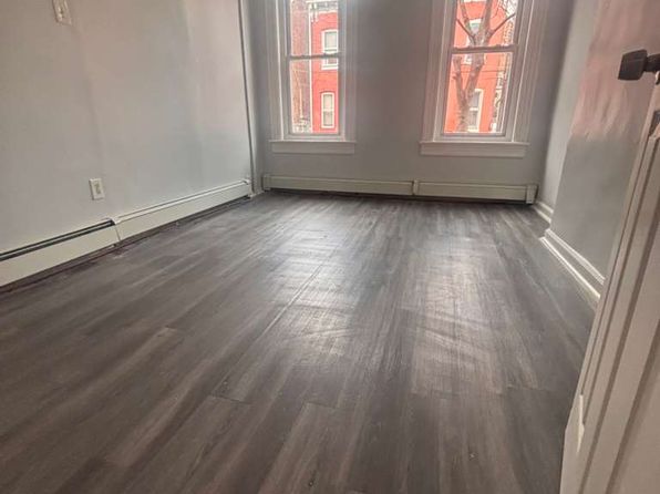 221 Pearl St