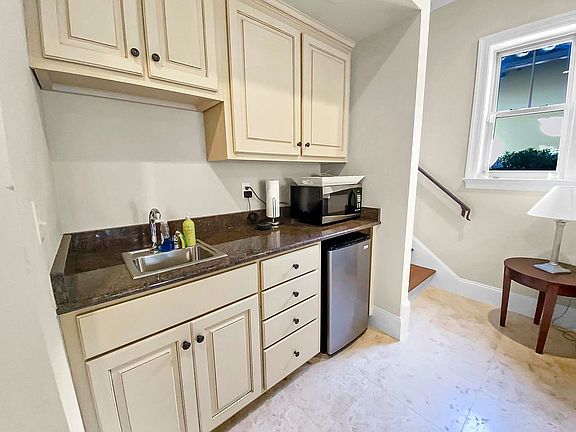 4th image of 2503 Vineyard Ln