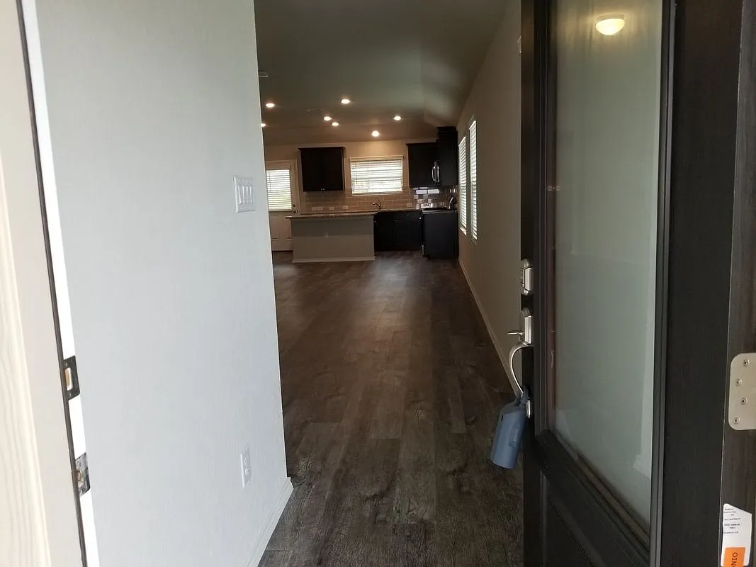 4 bed, 2.0 bath, 1699 sqft, $1,775 — Photo 3