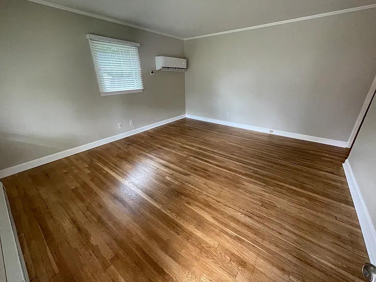 1716 Belmont St — Photo 4