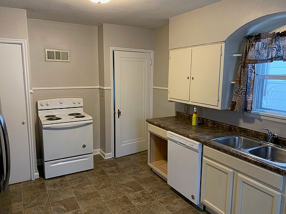 4th image of 840 16th Ave S