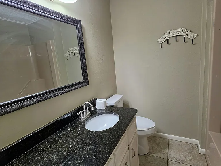 707 White Oak St — Photo 3