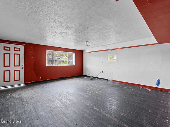 3rd image of 2825 Greenwood Ave