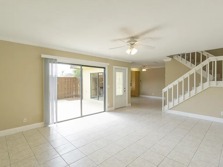 110 N Delaware Blvd #15D — Photo 3