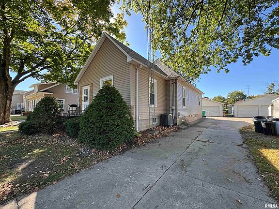 2nd image of 1064 Maple Ave