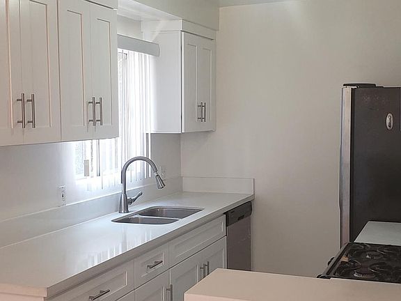 4th image of 1044 N Curson Ave #4
