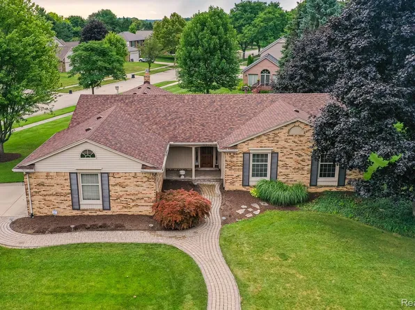 4614 Lehigh Dr, Troy, MI 48098