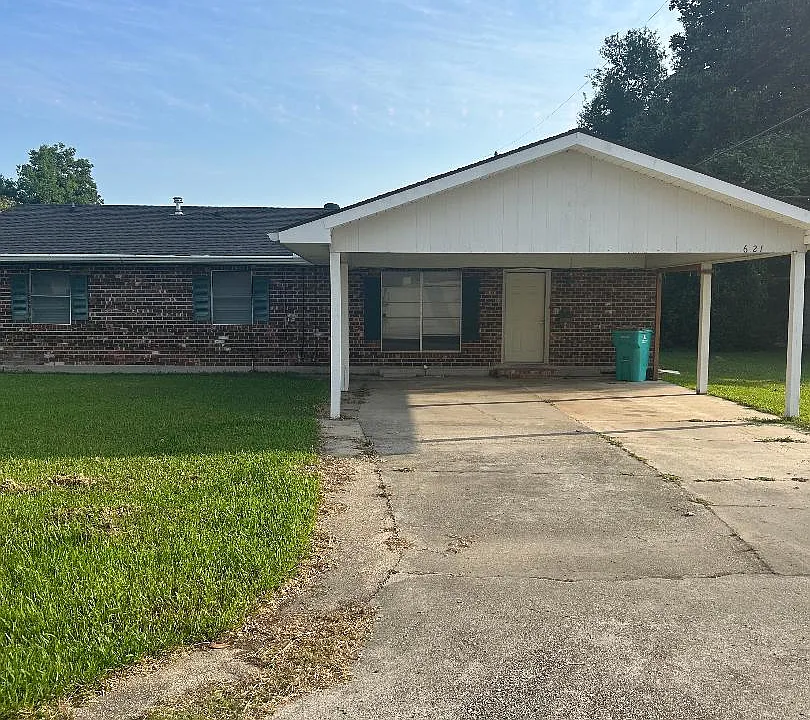 621 Natchez Blvd