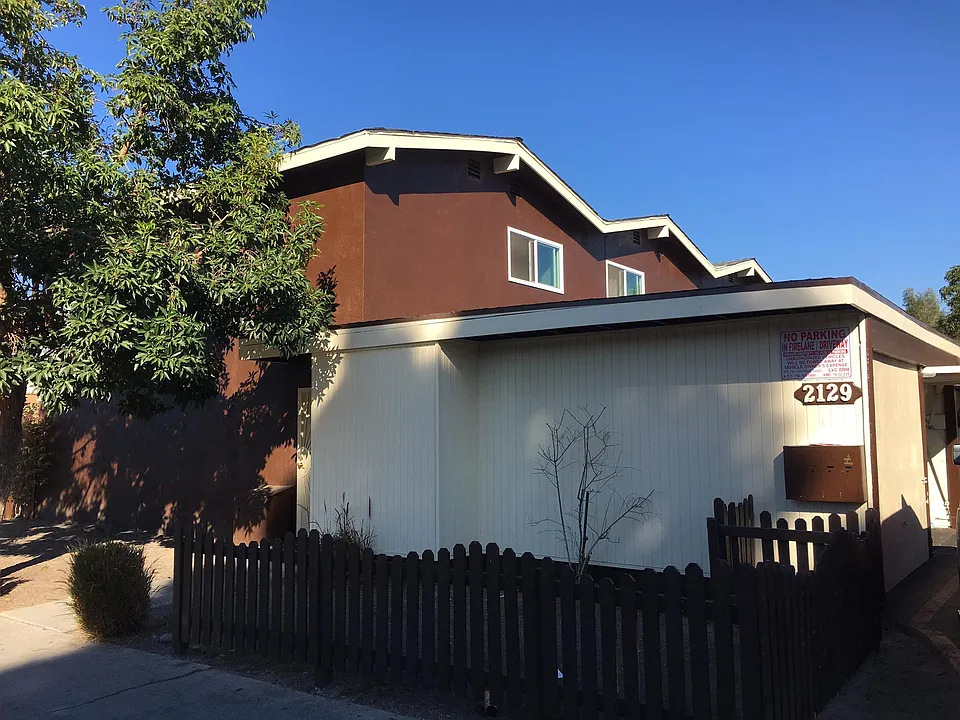 2129 W Brownwood Ave