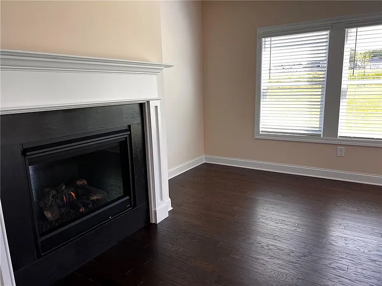 3755 Crestland Ln — Photo 7
