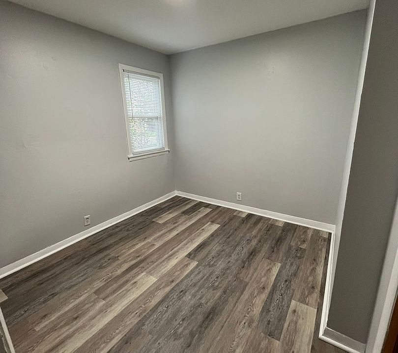 1st image of 1010-1012 40th Ave
