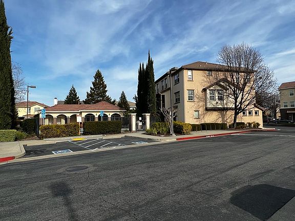 3rd image of 50 Regency Park Cir Unit 18103