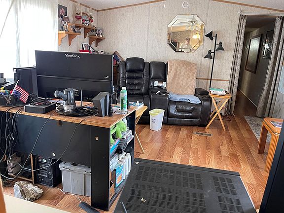 3rd image of 1725 Cook Road