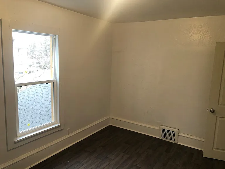 1127 Victory St — Photo 10