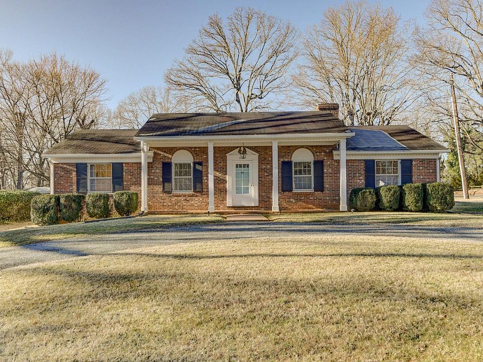 1st image of 1009 Oakmont Cir