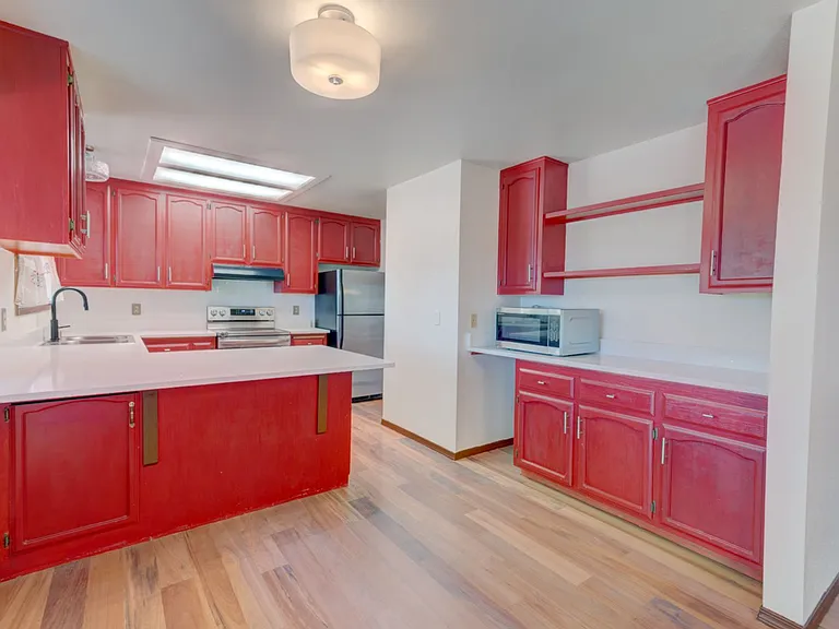 1638 Fern Pl — Photo 8