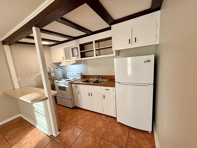 Charming Single Unit in West Jefferson | $900/mo | Available 2/9 — Photo 3