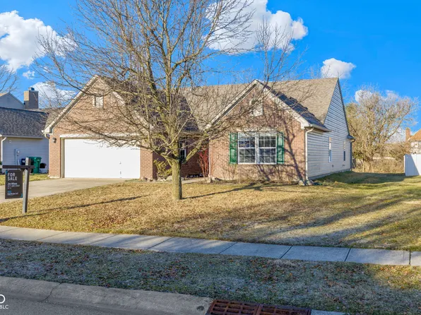 4062 S Meadow Wood Ct, New Palestine, IN 46163
