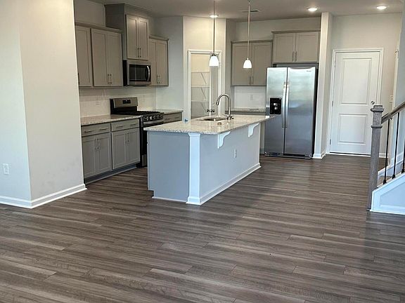 4th image of 293 Glenmore Gardens Rd